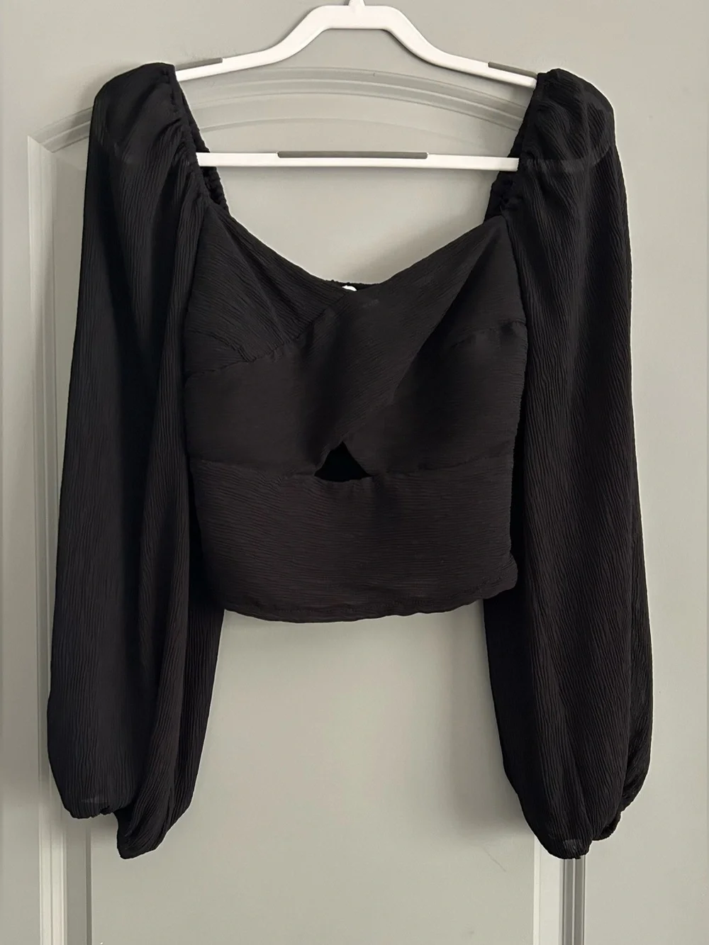 ASTR The Label Black Long Sleeve Cutout Crop Top Size Small Anthropologie